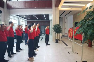 永遠(yuǎn)跟黨走，奮進(jìn)新征程